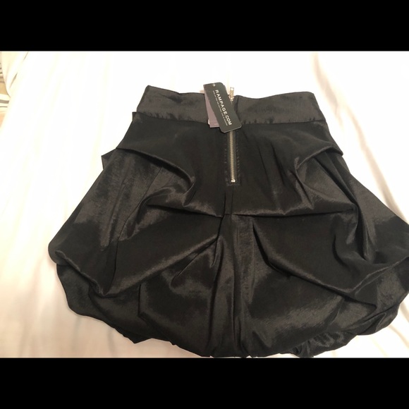 Adorable shiny black (glam) mini skirt - Picture 2 of 3